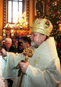 Різдвяне богослужіння архиєрей звершив у солом’яних ризах